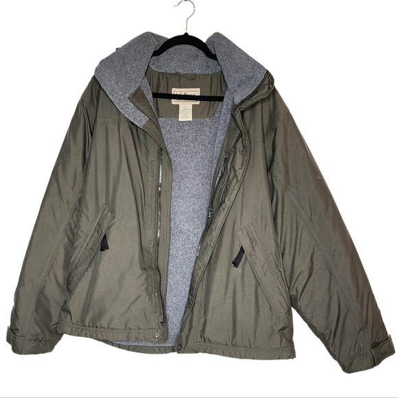 L.L. Bean green nylon grey fleece coat. Men's size Large. Polartec. Entrant.
